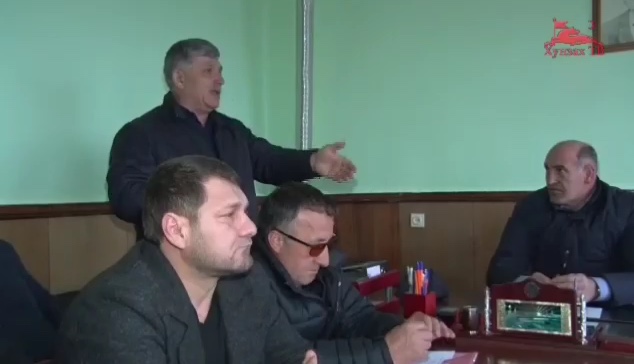 Нурмагомед Задиев провел совещание с руководителями СПК по вопросам весенне-полевых работ и окотной компании.